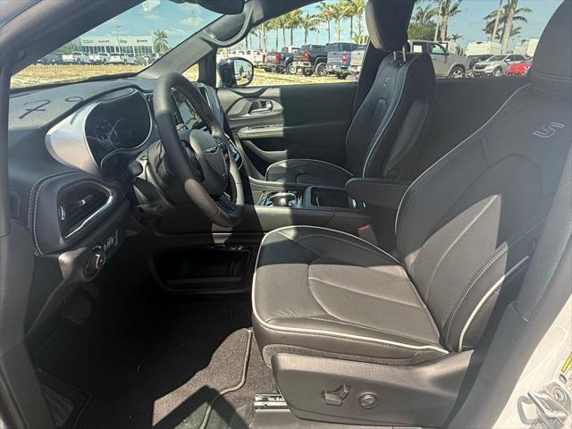 new 2025 Chrysler Pacifica car, priced at $45,811