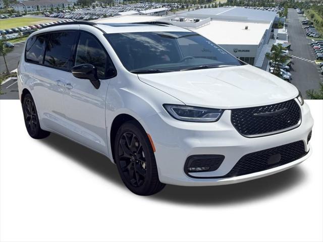 new 2025 Chrysler Pacifica car, priced at $45,811