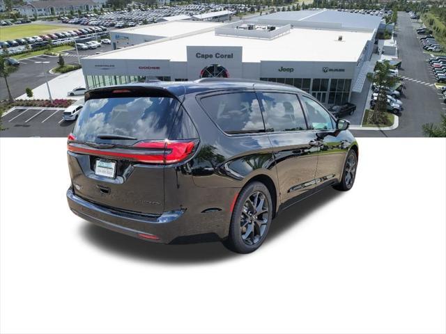 new 2024 Chrysler Pacifica car, priced at $44,072