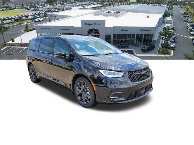 new 2024 Chrysler Pacifica car, priced at $44,072