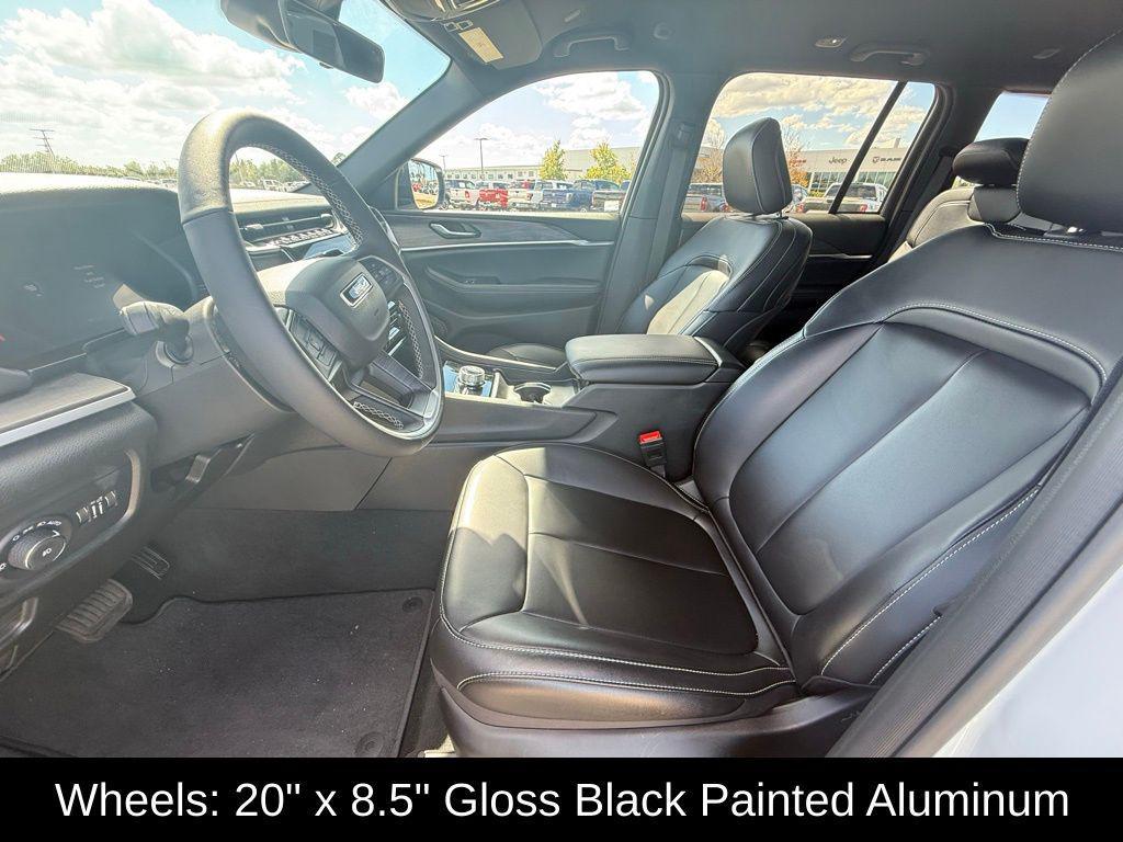 used 2025 Jeep Grand Cherokee car, priced at $39,363