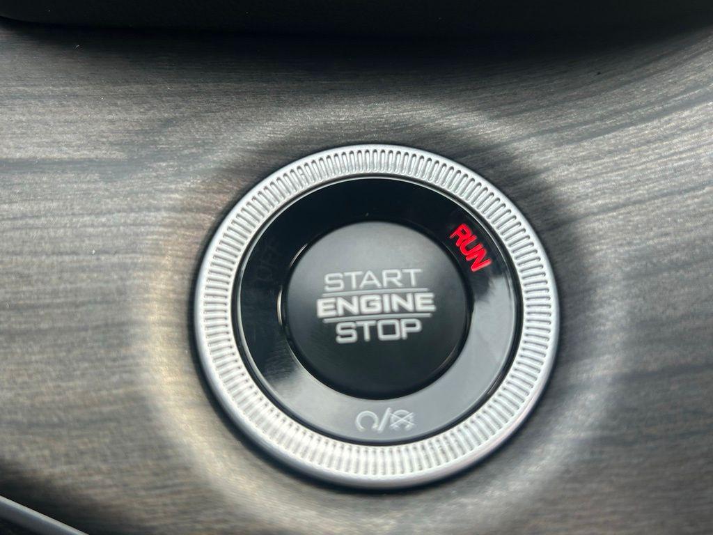 new 2025 Jeep Grand Cherokee car, priced at $41,884
