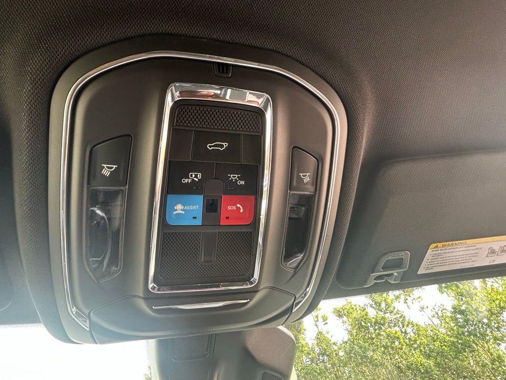 new 2025 Jeep Grand Cherokee car, priced at $41,884