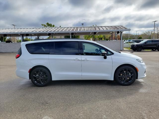 new 2024 Chrysler Pacifica car, priced at $51,199