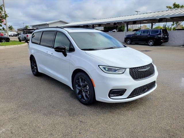 new 2024 Chrysler Pacifica car, priced at $51,199