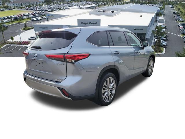 used 2021 Toyota Highlander Hybrid car, priced at $39,989