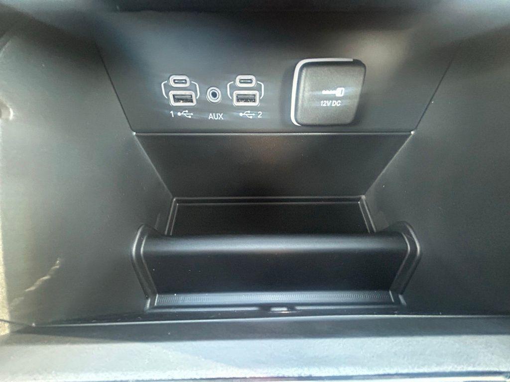 new 2025 Jeep Grand Cherokee car, priced at $40,028