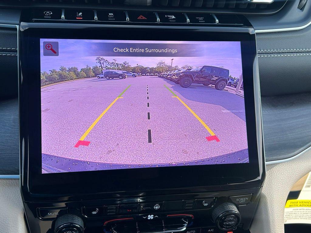 new 2025 Jeep Grand Cherokee car, priced at $40,028