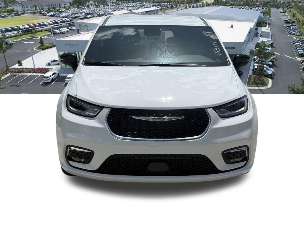 new 2026 Chrysler Pacifica car, priced at $42,960