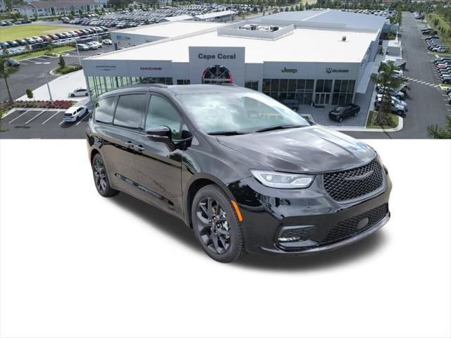 new 2024 Chrysler Pacifica car, priced at $43,124