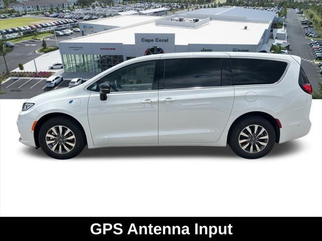 new 2025 Chrysler Pacifica Hybrid car, priced at $44,789