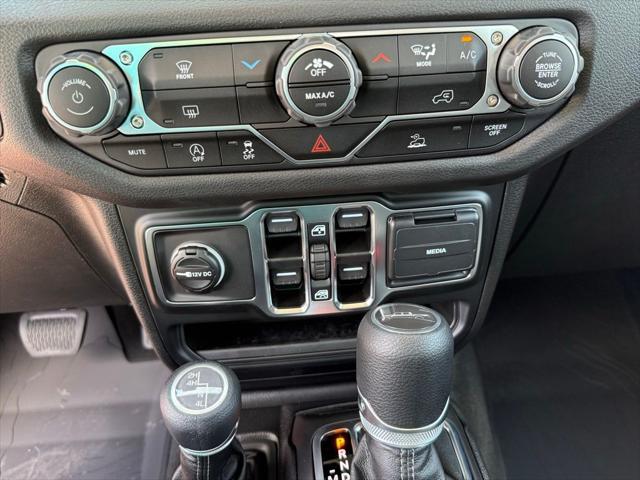 new 2025 Jeep Gladiator car, priced at $38,445