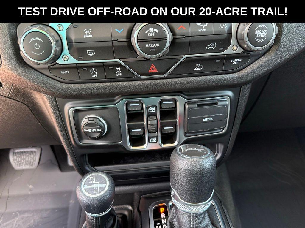 new 2025 Jeep Gladiator car, priced at $35,280