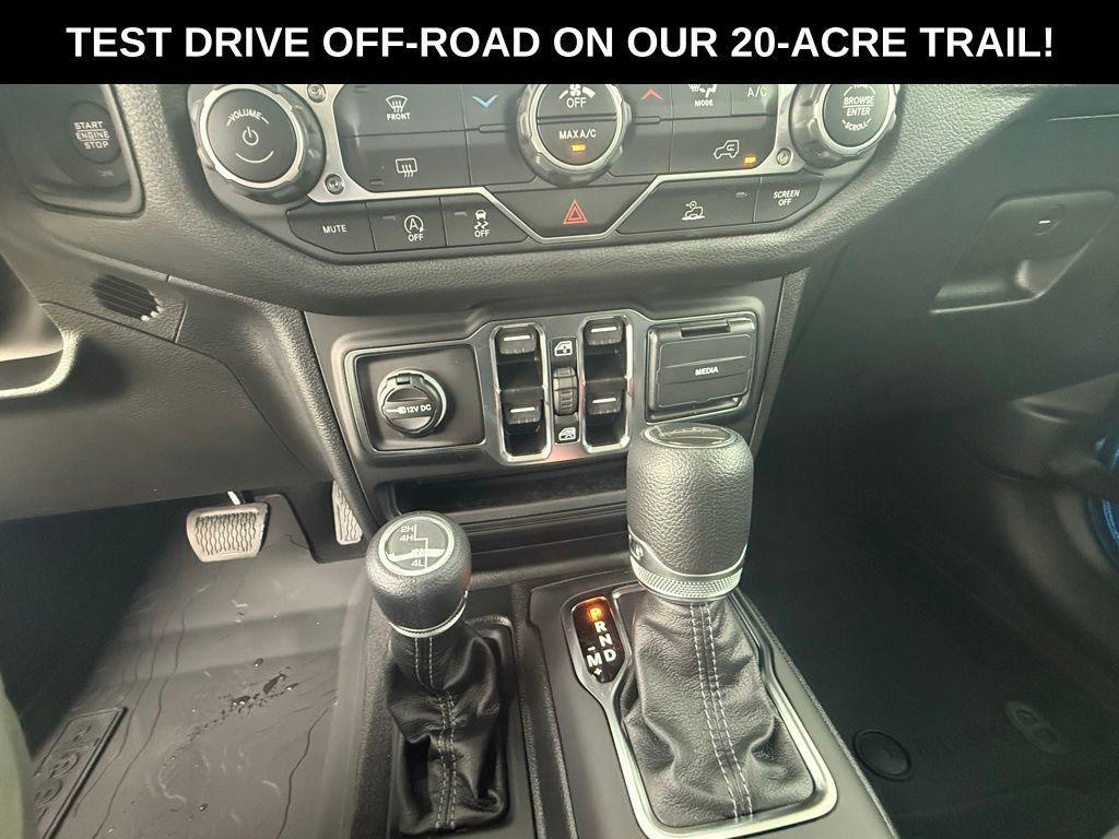 new 2025 Jeep Gladiator car, priced at $37,965