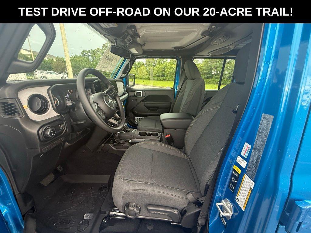 new 2025 Jeep Gladiator car, priced at $37,965