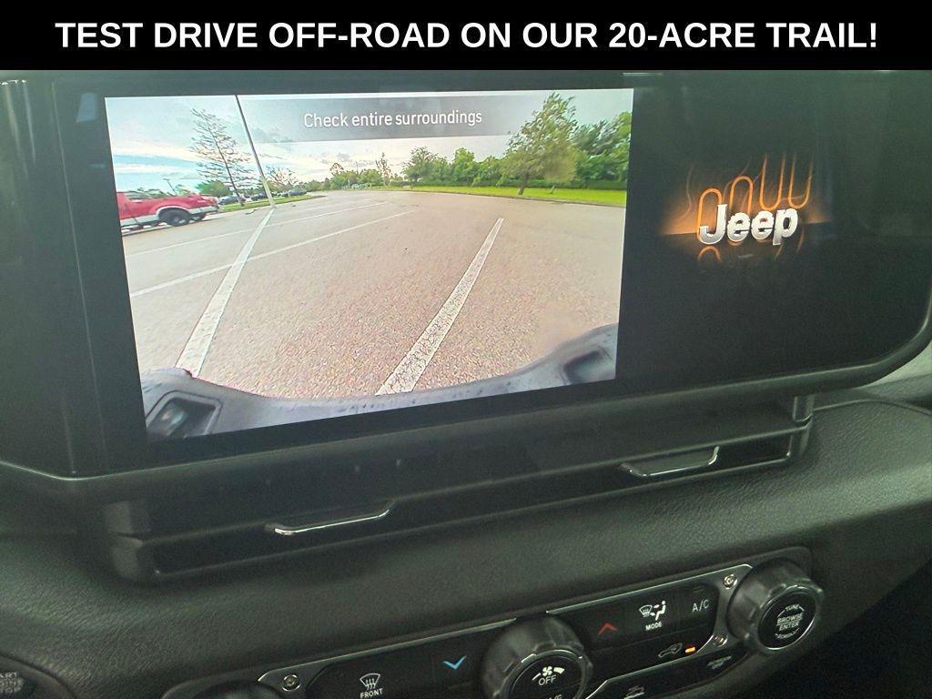 new 2025 Jeep Gladiator car, priced at $37,965