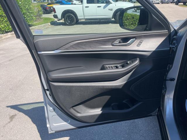 new 2025 Jeep Grand Cherokee car, priced at $38,416