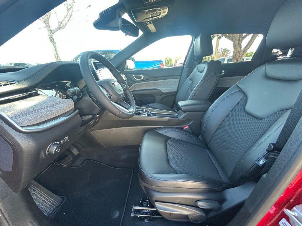 new 2025 Jeep Compass car, priced at $25,090