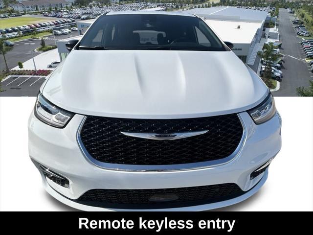 new 2025 Chrysler Pacifica car, priced at $42,407