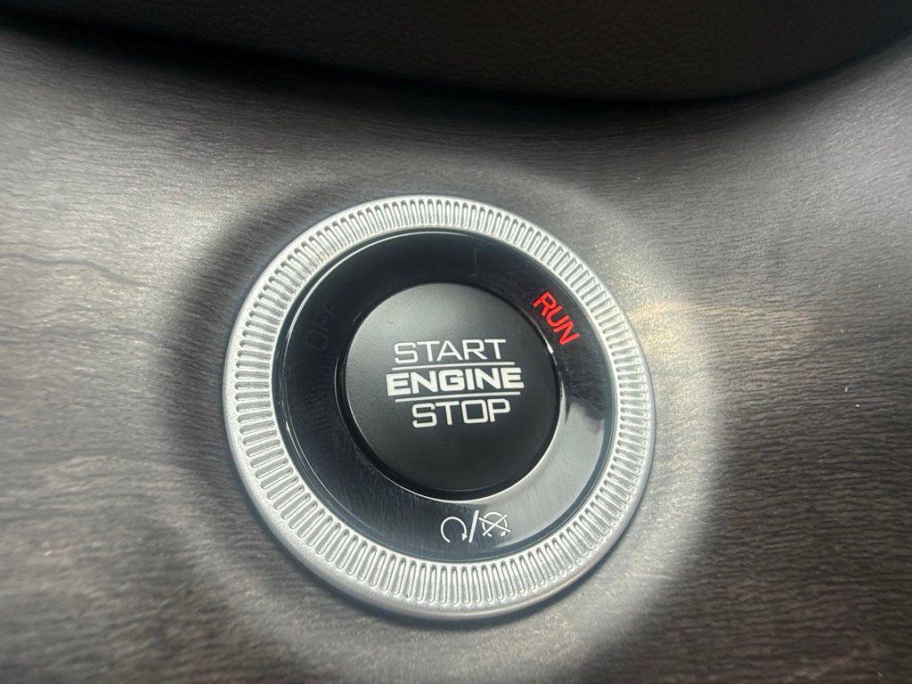new 2025 Jeep Grand Cherokee car, priced at $40,400