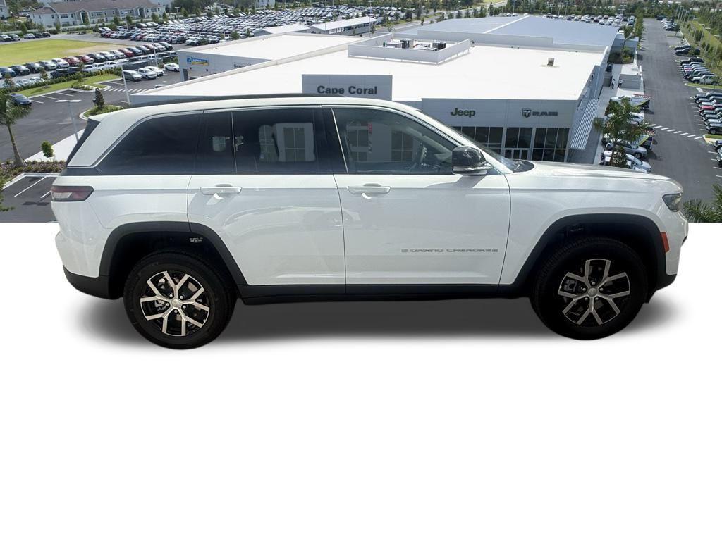 new 2025 Jeep Grand Cherokee car, priced at $40,400