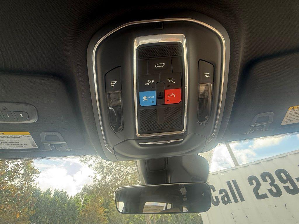 new 2025 Jeep Grand Cherokee car, priced at $40,400
