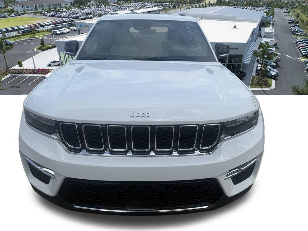 new 2025 Jeep Grand Cherokee car, priced at $40,400