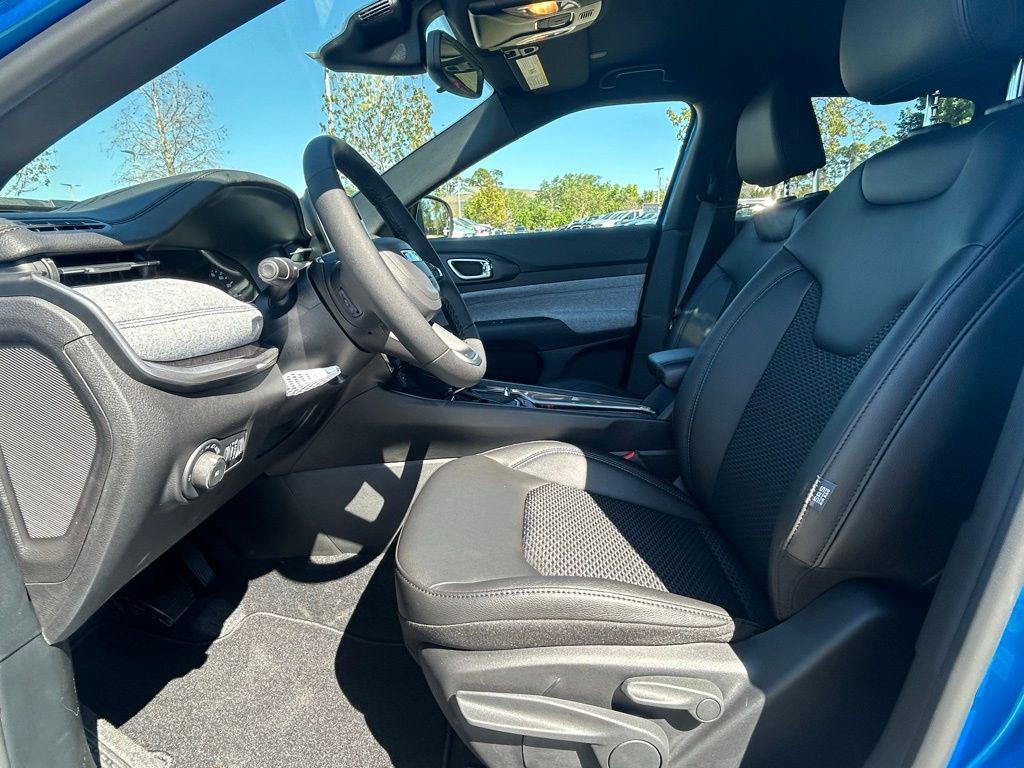 new 2025 Jeep Compass car, priced at $23,995