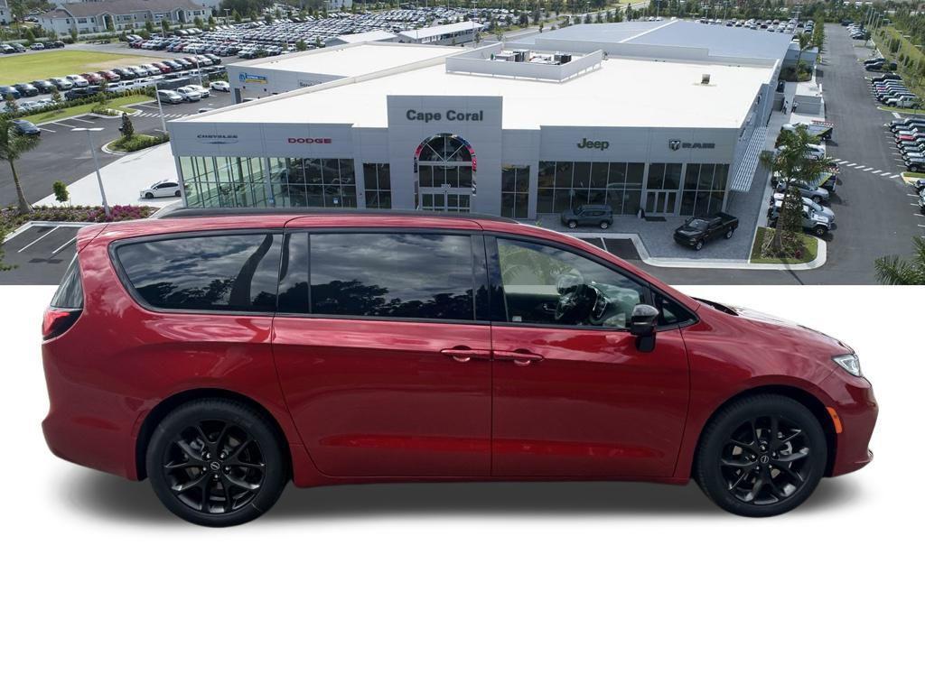 new 2025 Chrysler Pacifica car, priced at $44,995