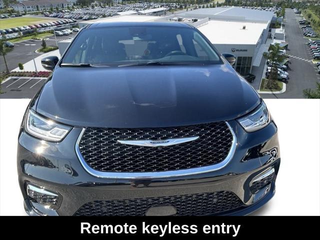 new 2025 Chrysler Pacifica car, priced at $42,407