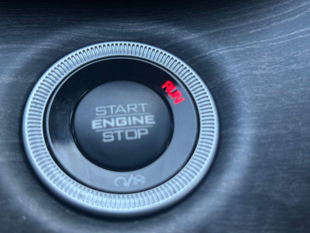 new 2025 Jeep Grand Cherokee L car, priced at $39,295