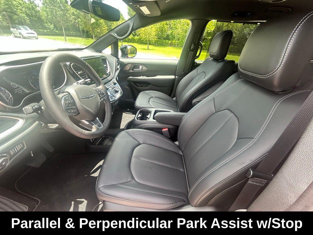 new 2025 Chrysler Pacifica car, priced at $41,687