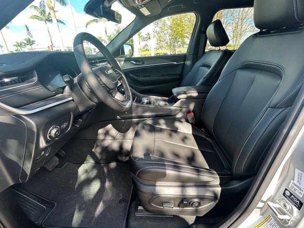 new 2025 Jeep Grand Cherokee car, priced at $42,799