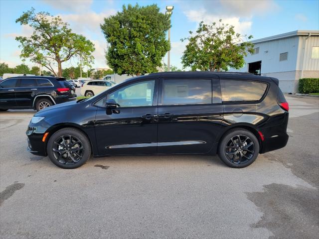 new 2024 Chrysler Pacifica car, priced at $43,349