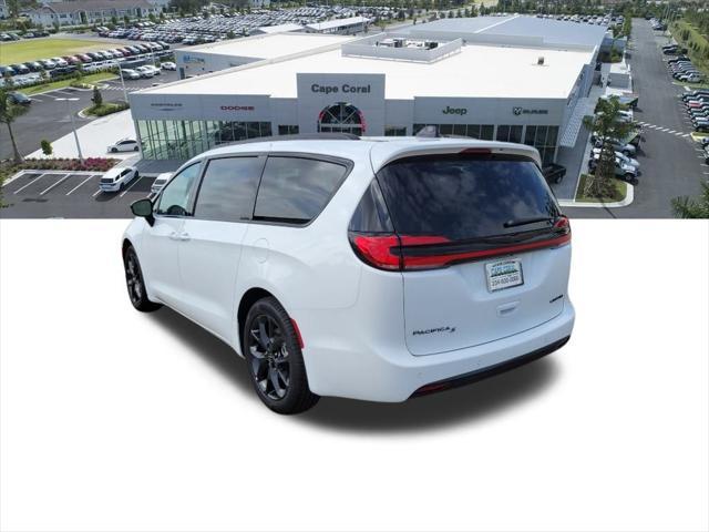 new 2024 Chrysler Pacifica car, priced at $43,024