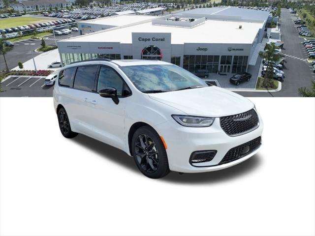 new 2024 Chrysler Pacifica car, priced at $43,024