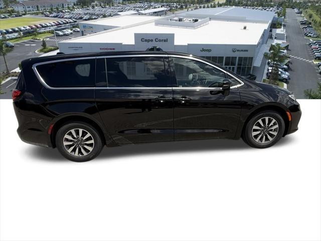 new 2025 Chrysler Pacifica Hybrid car, priced at $43,646