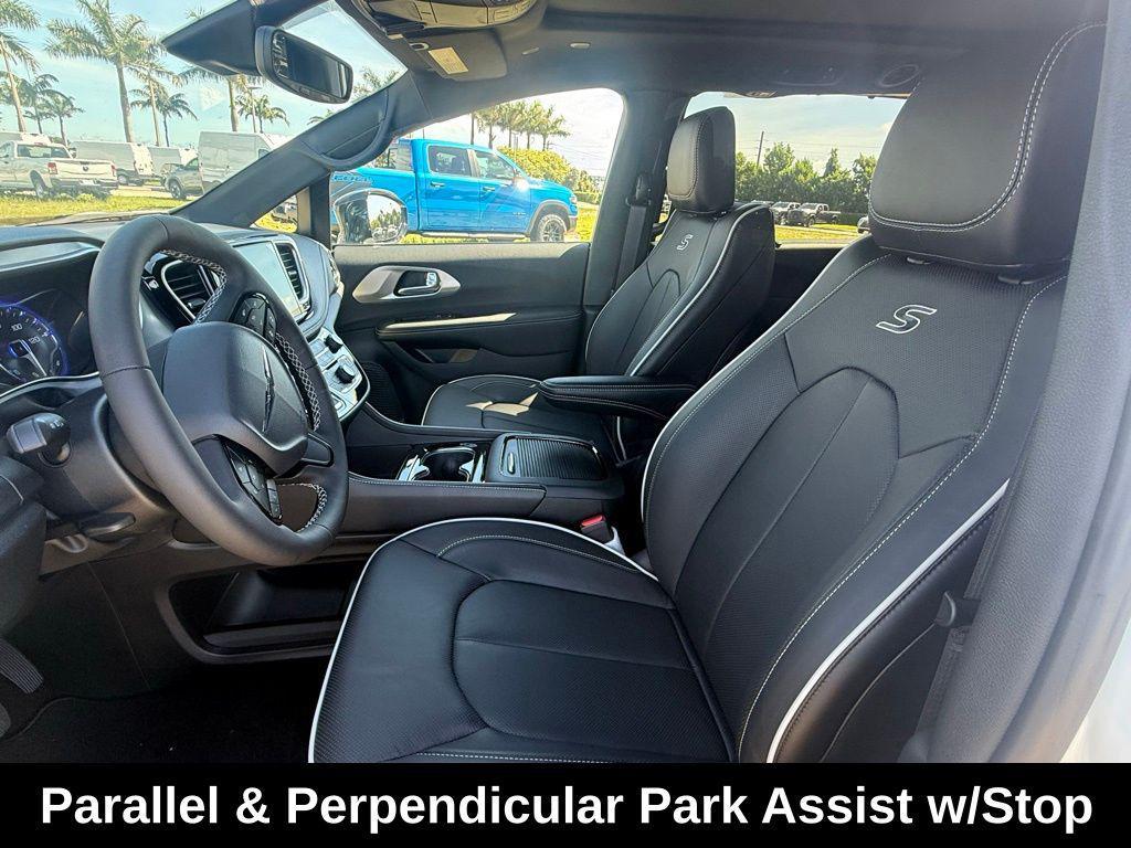 new 2025 Chrysler Pacifica car, priced at $45,345