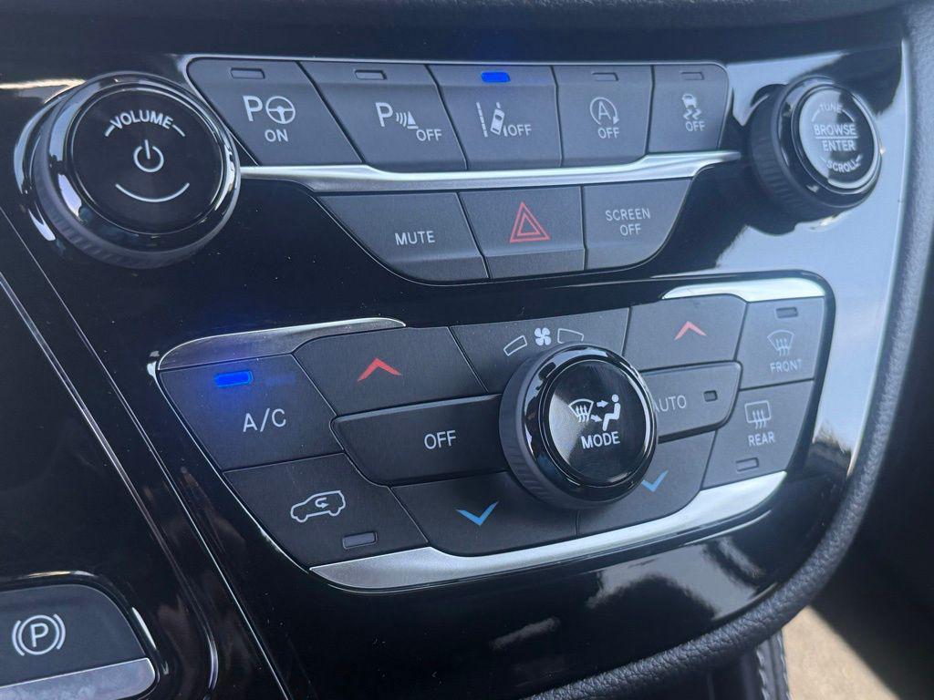 new 2025 Chrysler Pacifica car, priced at $45,345
