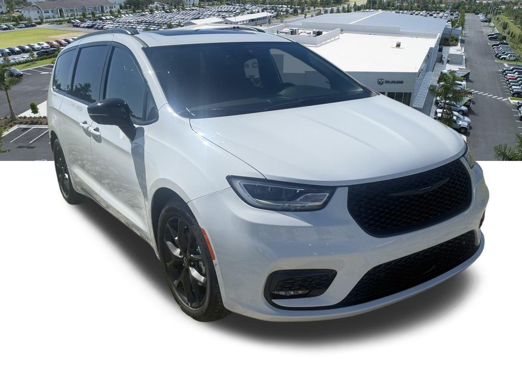 new 2025 Chrysler Pacifica car, priced at $45,345