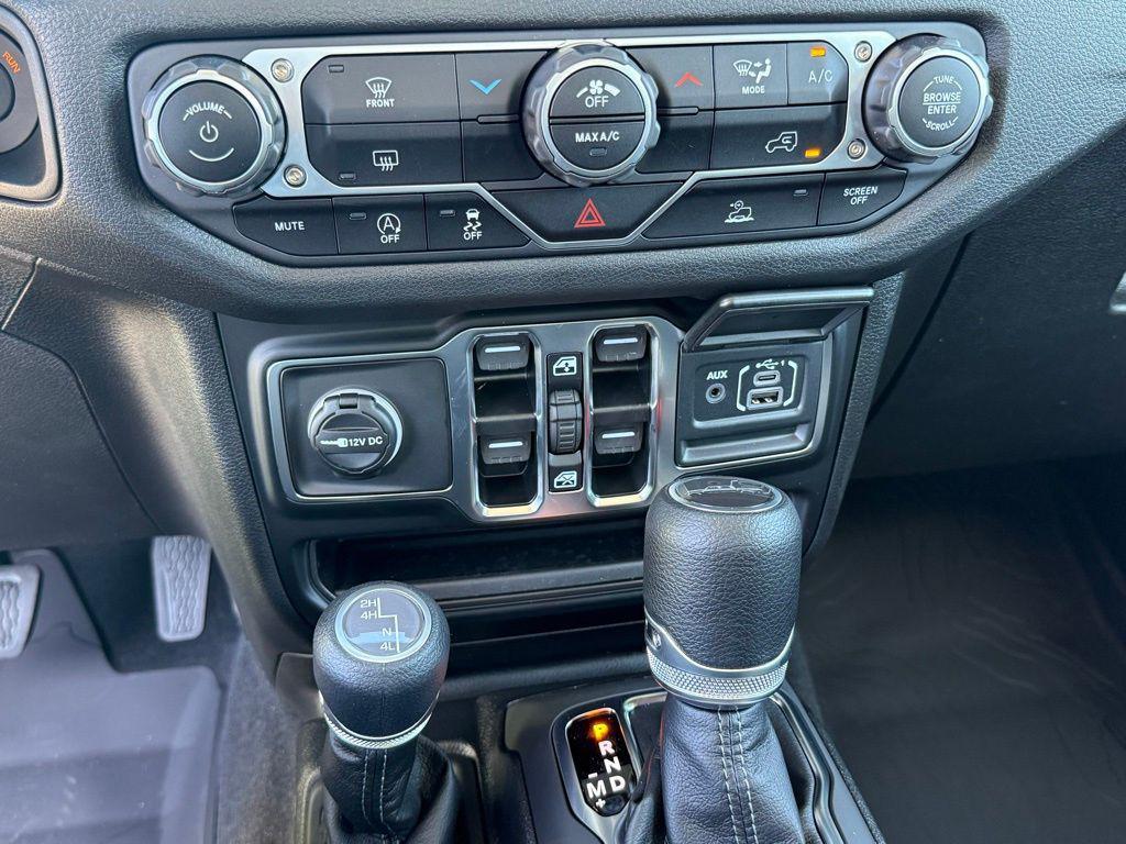 new 2025 Jeep Gladiator car, priced at $39,676