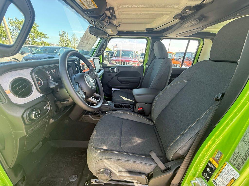 new 2025 Jeep Gladiator car, priced at $39,676