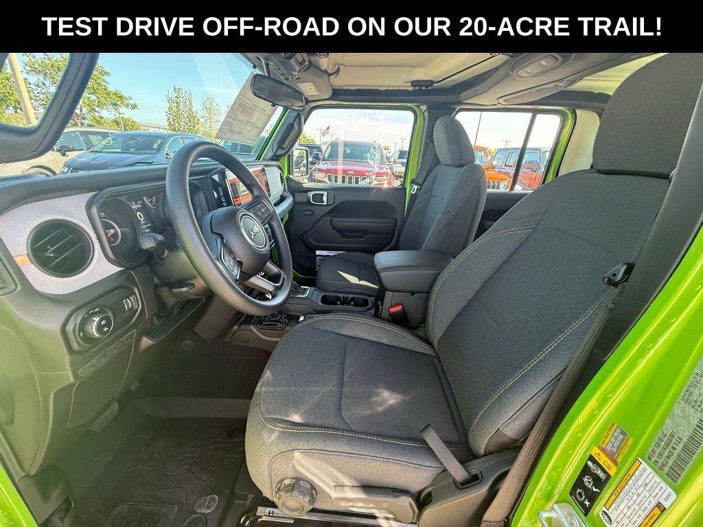 new 2025 Jeep Gladiator car, priced at $38,176
