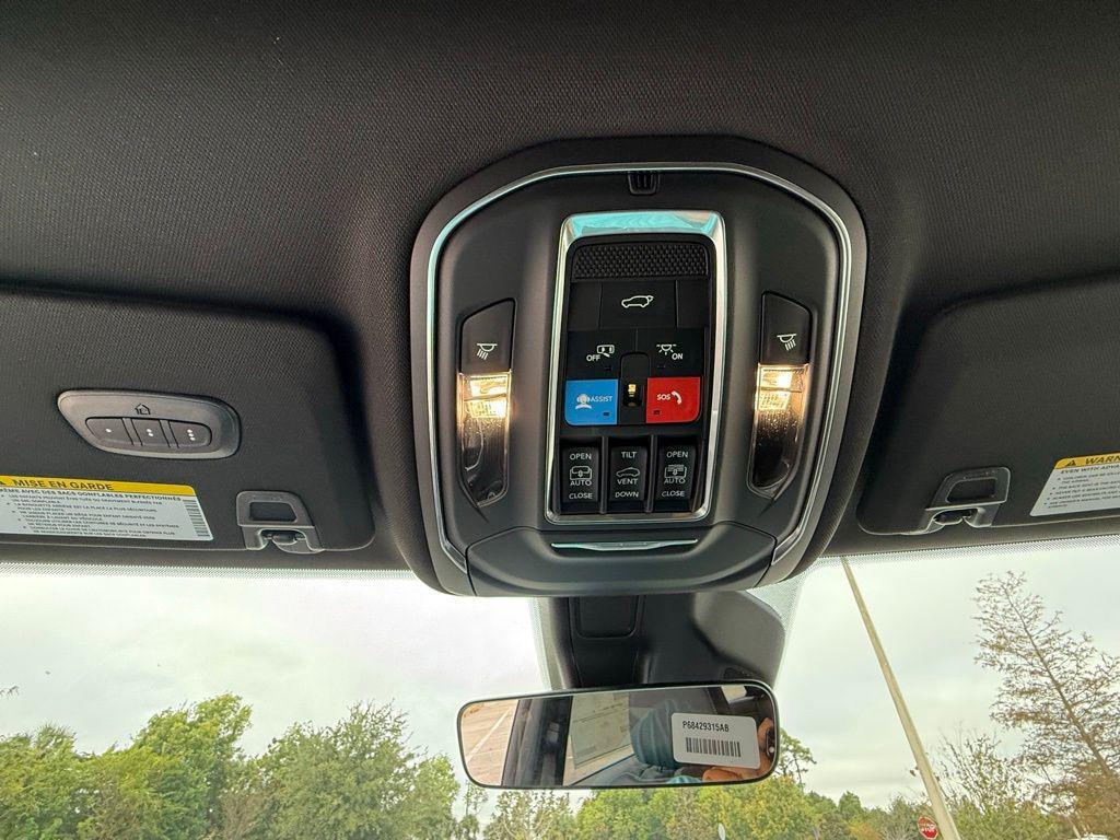 new 2025 Jeep Grand Cherokee car, priced at $45,735