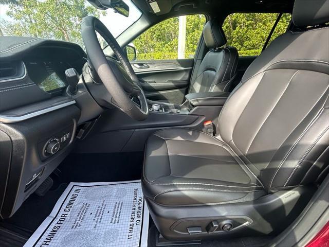 new 2025 Jeep Grand Cherokee car, priced at $38,884