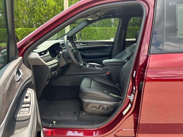 new 2025 Jeep Grand Cherokee car, priced at $42,105