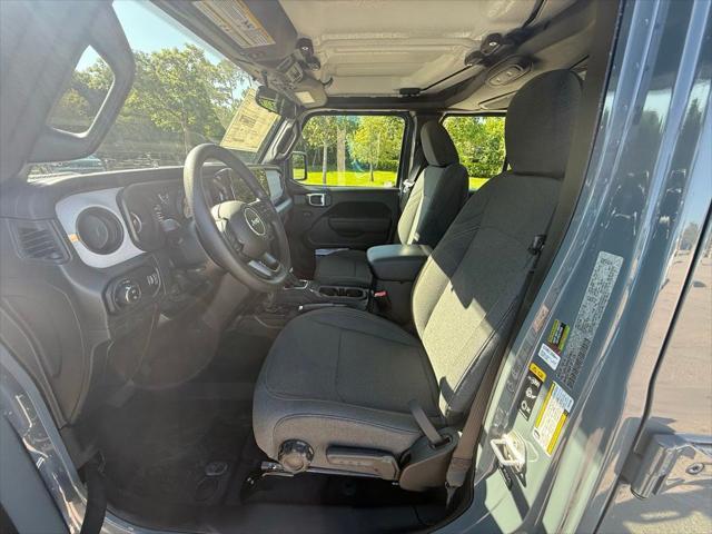 new 2025 Jeep Gladiator car, priced at $37,945