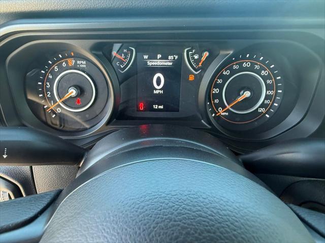 new 2025 Jeep Gladiator car, priced at $37,945