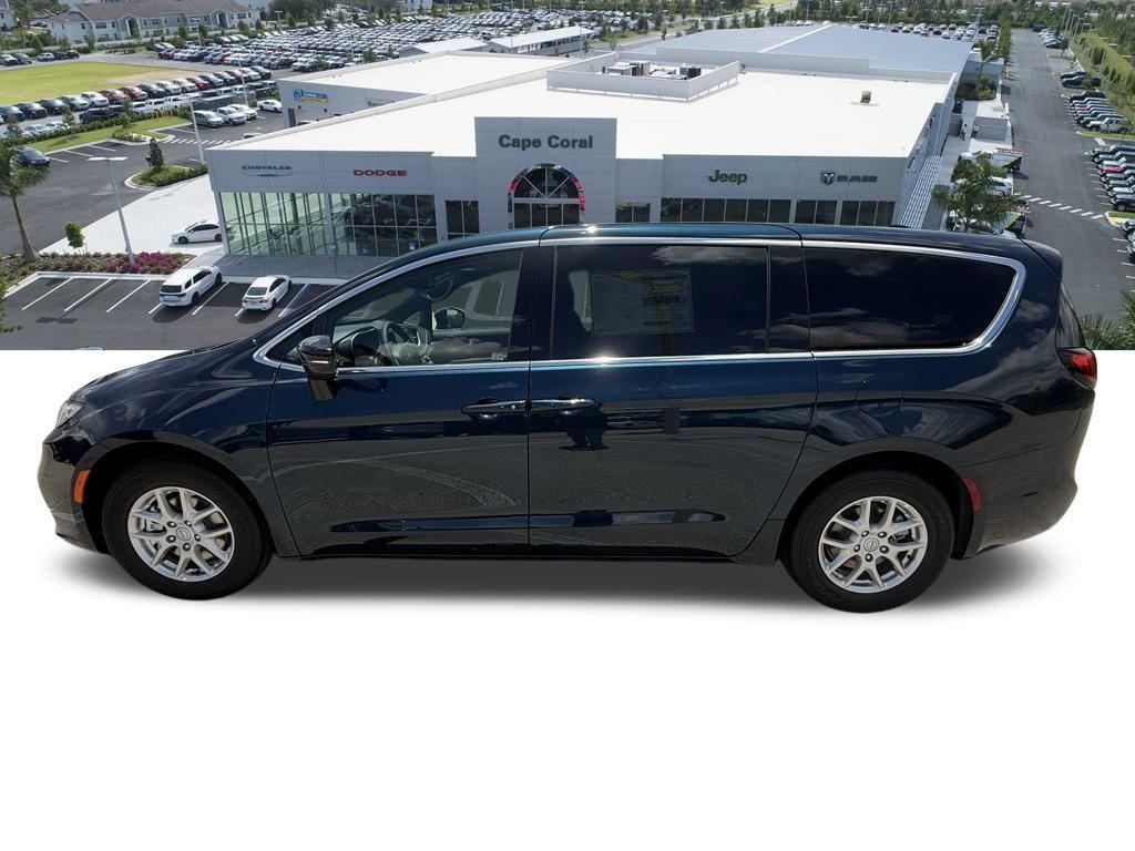 new 2025 Chrysler Pacifica car, priced at $38,440