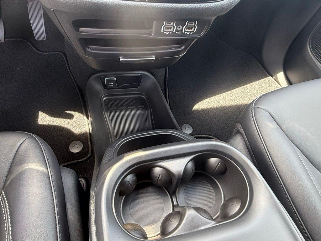 new 2025 Chrysler Pacifica car, priced at $38,440